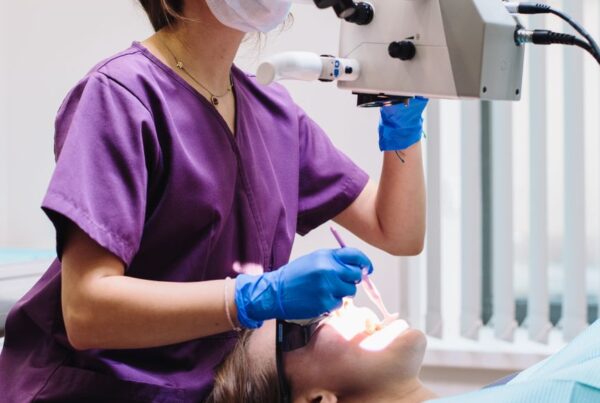 Poste de travail de dentisterie numérique avec scanner, logiciel de CFAO et imprimante 3D
